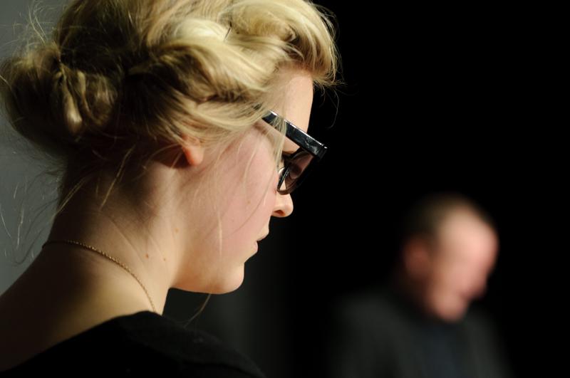  D3C_6381.jpg </br ><small> 2011-01-24 20:32</br >NIKON D300 + 70.0-200.0 mm f/2.8<br /> 98mm 1/30s f/4 ISO 800</small>