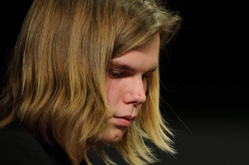  D3C_6396.jpg </br ><small> 2011-01-24 20:39</br >NIKON D300 + 70.0-200.0 mm f/2.8<br /> 200mm 1/50s f/4 ISO 800</small>