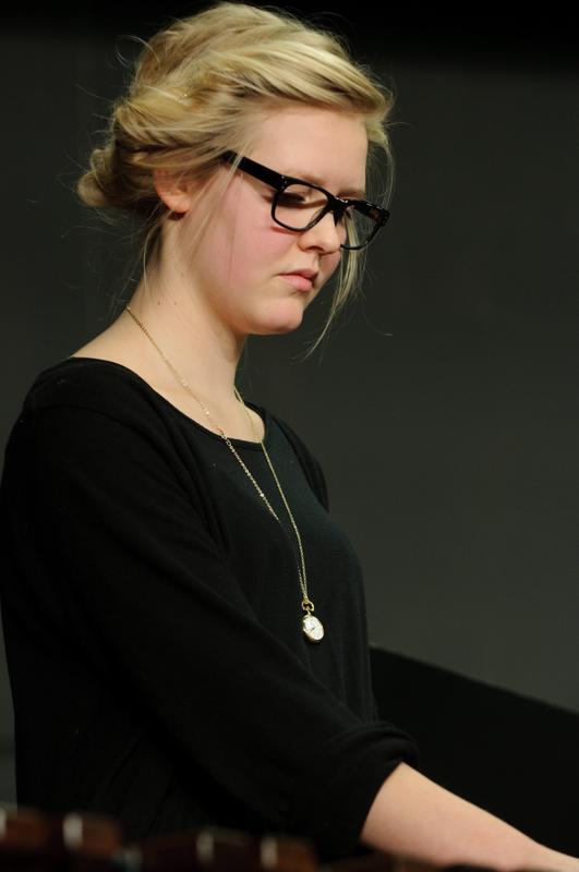  D3C_6418.jpg </br ><small> 2011-01-24 20:46</br >NIKON D300 + 70.0-200.0 mm f/2.8<br /> 125mm 1/60s f/4 ISO 800</small>