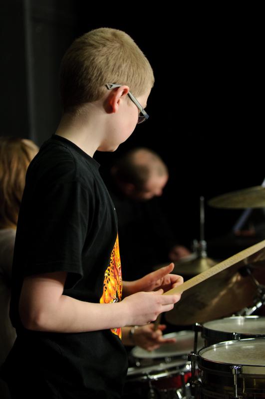  D3C_6341.jpg </br ><small> 2011-01-24 20:13</br >NIKON D300 + 70.0-200.0 mm f/2.8<br /> 70mm 1/100s f/2.8 ISO 800</small>