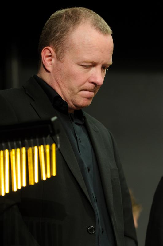  D3C_6415.jpg </br ><small> 2011-01-24 20:45</br >NIKON D300 + 70.0-200.0 mm f/2.8<br /> 116mm 1/40s f/4 ISO 800</small>