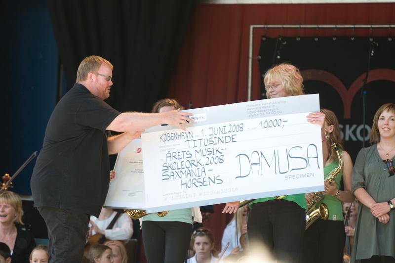  D3C_1025.jpg </br ><small> 2008-06-01 15:05</br >NIKON D300 170mm 1/250s f/4 ISO 200</small>