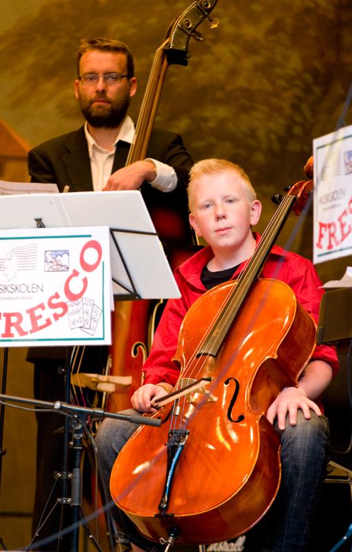  D3C_1223.jpg </br ><small> 2008-06-01 20:03</br >NIKON D300 200mm 1/125s f/4 ISO 400</small>