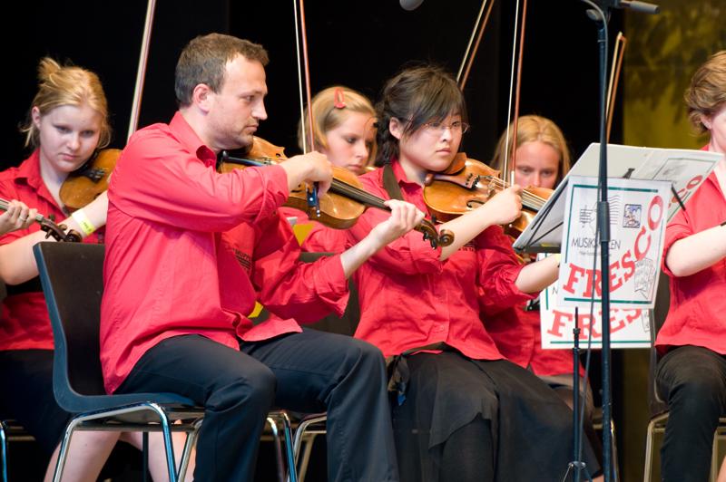  D3C_1235.jpg </br ><small> 2008-06-01 20:11</br >NIKON D300 200mm 1/80s f/4 ISO 400</small>