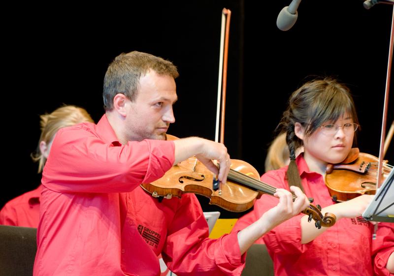  D3C_1237.jpg </br ><small> 2008-06-01 20:12</br >NIKON D300 200mm 1/50s f/4 ISO 400</small>