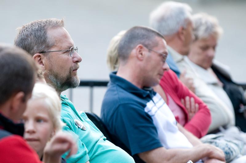  D3C_1242.jpg </br ><small> 2008-06-01 20:15</br >NIKON D300 200mm 1/125s f/4 ISO 400</small>