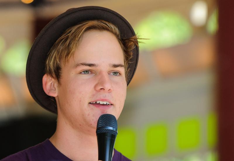  D3C_3083.jpg </br ><small> 2010-06-12 16:26</br >NIKON D300 200mm 1/800s f/3.5 ISO 640</small>