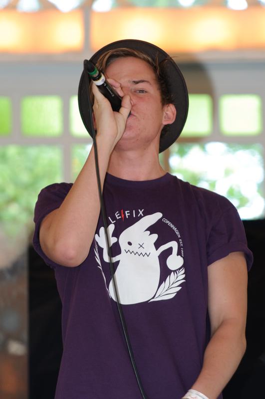  D3C_3091.jpg </br ><small> 2010-06-12 16:32</br >NIKON D300 200mm 1/125s f/4 ISO 400</small>