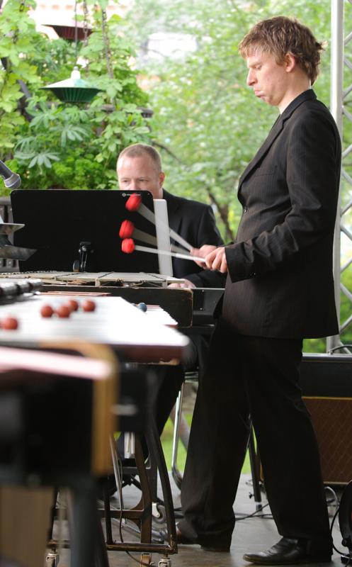  D3C_3360.jpg </br ><small> 2010-06-13 19:13</br >NIKON D300 70mm 1/80s f/4 ISO 640</small>