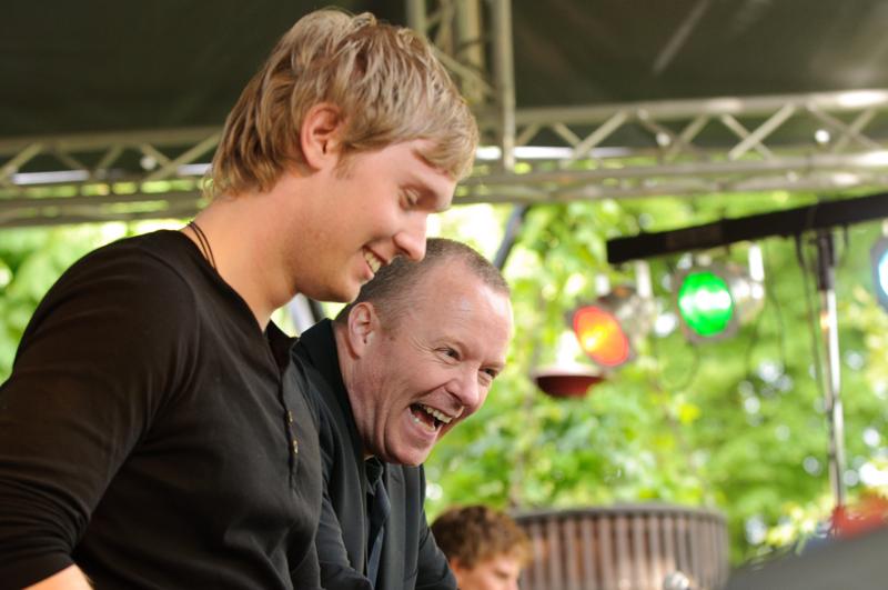  D3C_3365.jpg </br ><small> 2010-06-13 19:20</br >NIKON D300 70mm 1/160s f/4 ISO 640</small>