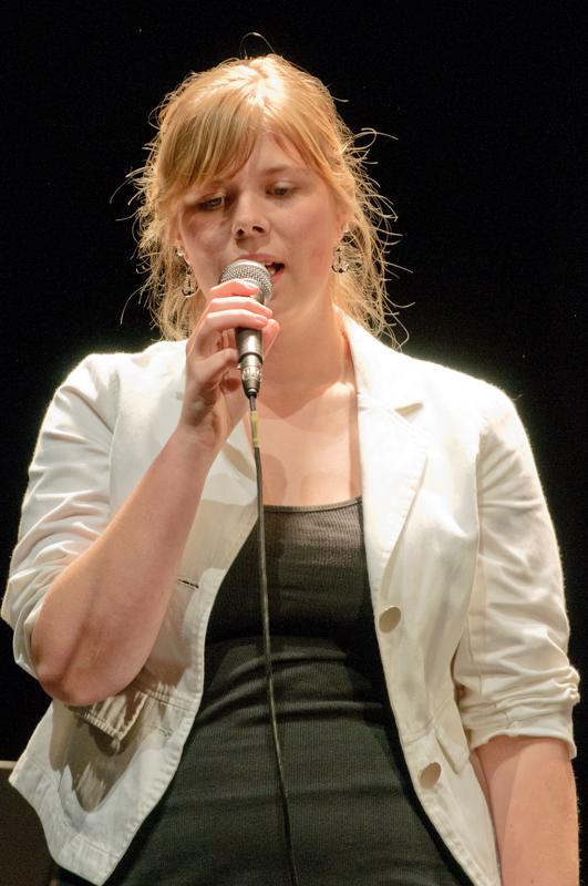  D3C_3410.jpg </br ><small> 2010-06-13 20:43</br >NIKON D300 200mm 1/320s f/4 ISO 1250</small>