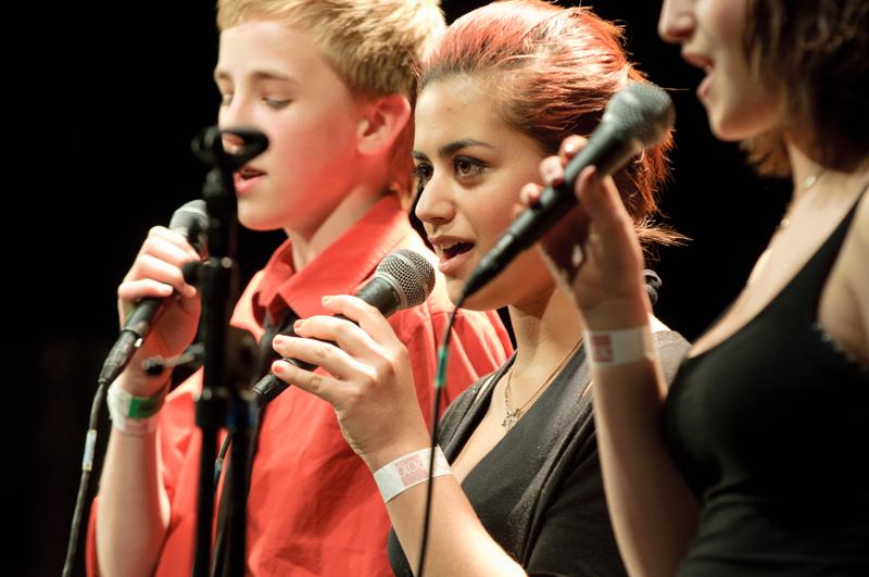  D3C_3427.jpg </br ><small> 2010-06-13 20:46</br >NIKON D300 190mm 1/160s f/4 ISO 1250</small>