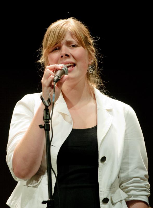  D3C_3480.jpg </br ><small> 2010-06-13 21:08</br >NIKON D300 200mm 1/320s f/4 ISO 1250</small>