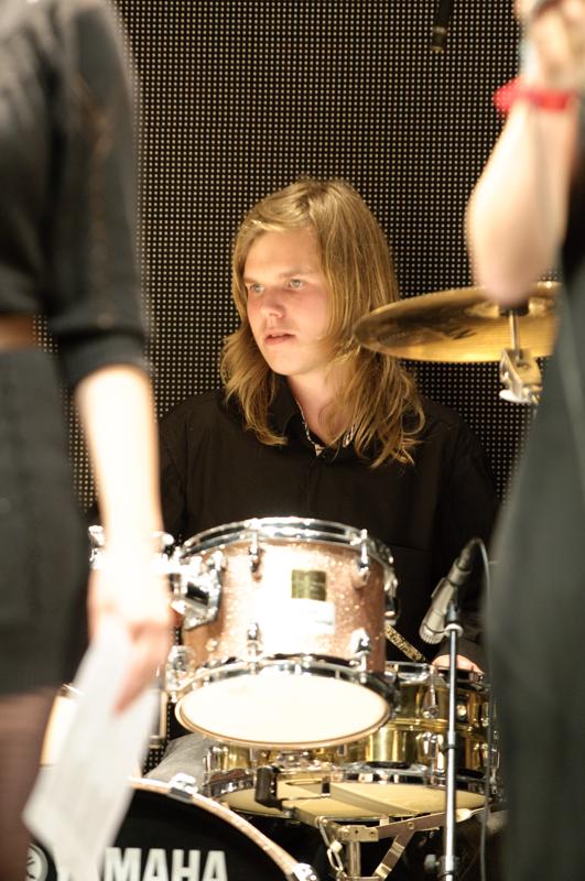  D3C_3421.jpg </br ><small> 2010-06-13 20:44</br >NIKON D300 200mm 1/100s f/4 ISO 1250</small>