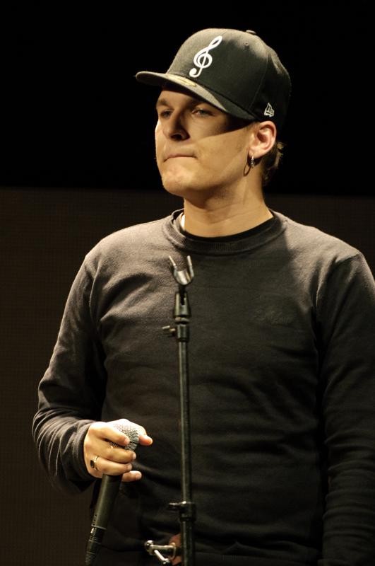  D3C_3449.jpg </br ><small> 2010-06-13 20:52</br >NIKON D300 200mm 1/160s f/4 ISO 1250</small>