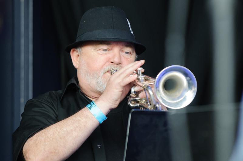  D3C_0680.JPG </br ><small> 2012-04-28 14:38</br >NIKON D300 + 70.0-200.0 mm f/2.8<br /> 200mm 1/320s f/4 ISO 800</small>