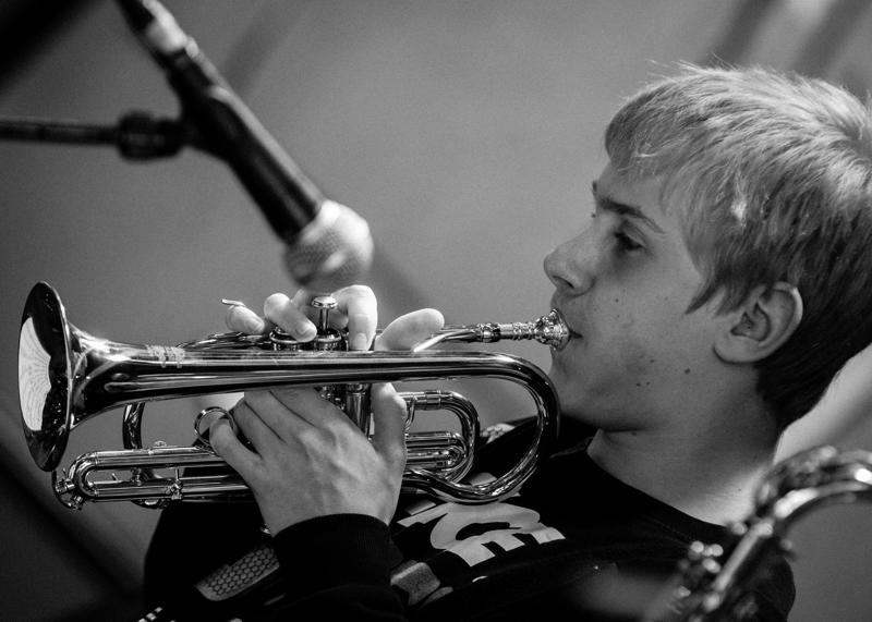  D3C_0716.JPG </br ><small> 2012-04-28 15:54</br >NIKON D300 + 70.0-200.0 mm f/2.8<br /> 160mm 1/60s f/3.5 ISO 800</small>