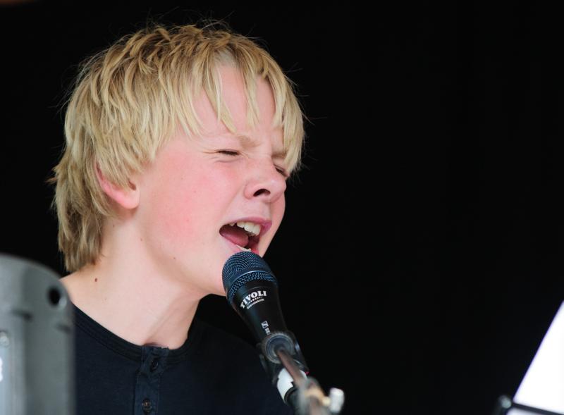  D3C_0765.JPG </br ><small> 2012-04-28 16:21</br >NIKON D300 + 70.0-200.0 mm f/2.8<br /> 200mm 1/1000s f/4 ISO 800</small>