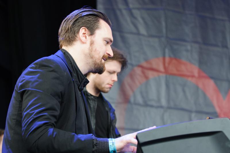  D3C_0847.JPG </br ><small> 2012-04-28 19:05</br >NIKON D300 + 70.0-200.0 mm f/2.8<br /> 70mm 1/200s f/4 ISO 1250</small>