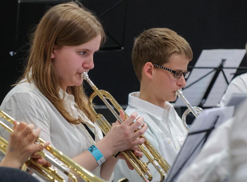  D3C_0893.JPG </br ><small> 2012-04-28 20:08</br >NIKON D300 + 70.0-200.0 mm f/2.8<br /> 180mm 1/80s f/4 ISO 1600</small>