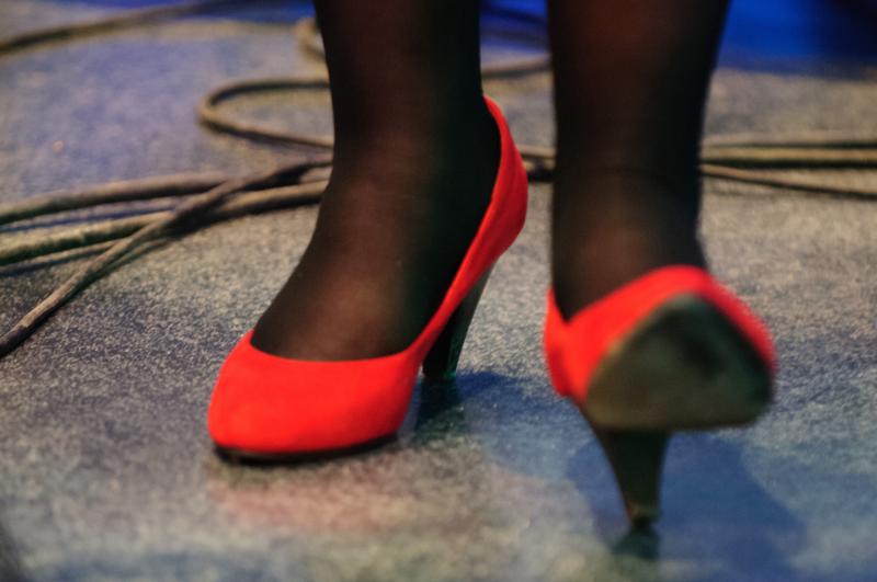  D3C_0925.JPG </br ><small> 2012-04-28 21:10</br >NIKON D300 + 70.0-200.0 mm f/2.8<br /> 190mm 1/15s f/2.8 ISO 2000</small>