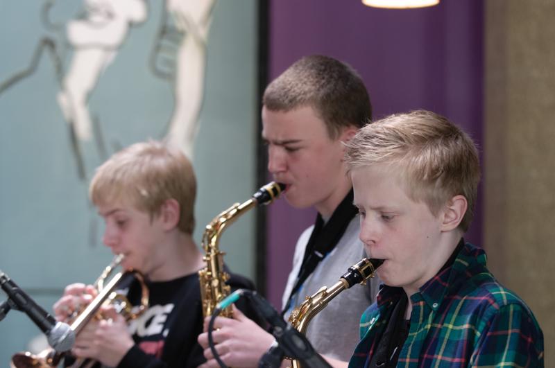  D3C_0712.JPG </br ><small> 2012-04-28 15:52</br >NIKON D300 + 70.0-200.0 mm f/2.8<br /> 86mm 1/60s f/4 ISO 800</small>