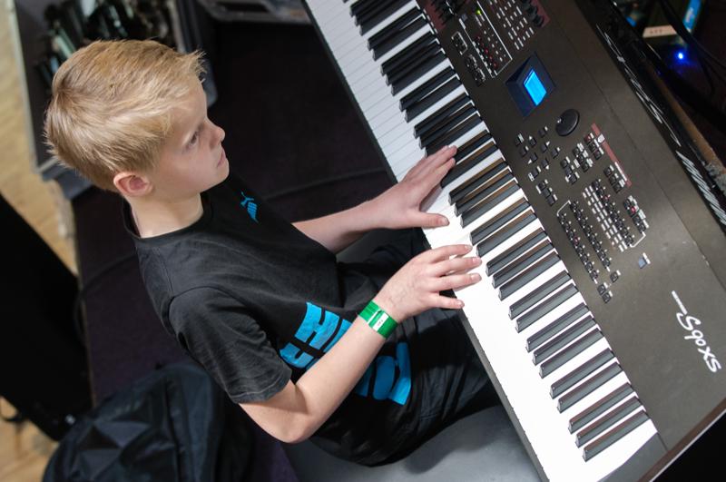  D3C_0720.JPG </br ><small> 2012-04-28 15:55</br >NIKON D300 + 70.0-200.0 mm f/2.8<br /> 80mm 1/25s f/4 ISO 800</small>