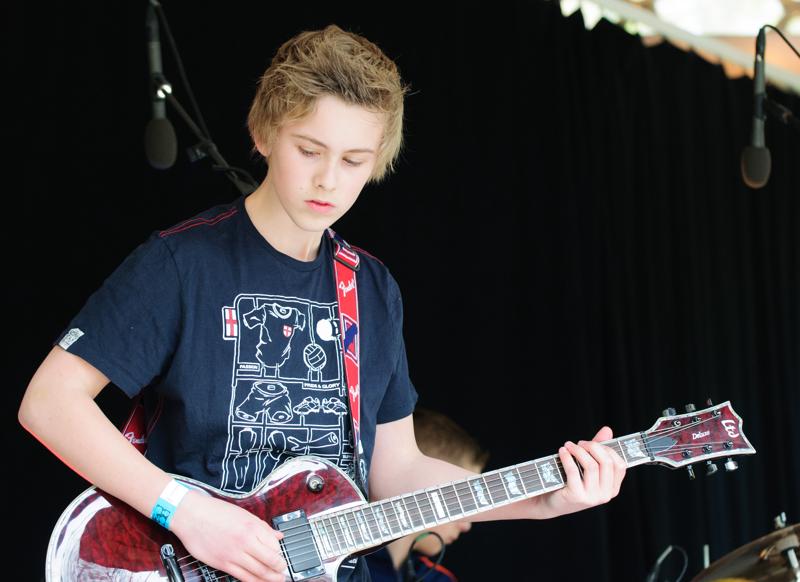  D3C_0766.JPG </br ><small> 2012-04-28 16:21</br >NIKON D300 + 70.0-200.0 mm f/2.8<br /> 102mm 1/500s f/4 ISO 800</small>