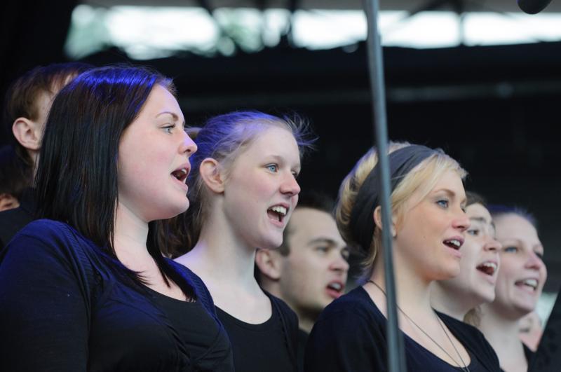  D3C_0852.JPG </br ><small> 2012-04-28 19:07</br >NIKON D300 + 70.0-200.0 mm f/2.8<br /> 135mm 1/400s f/4 ISO 1250</small>