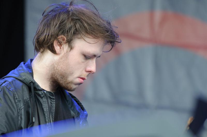  D3C_0853.JPG </br ><small> 2012-04-28 19:07</br >NIKON D300 + 70.0-200.0 mm f/2.8<br /> 170mm 1/160s f/4 ISO 1250</small>