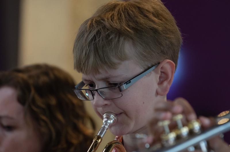  D3C_0868.JPG </br ><small> 2012-04-28 19:13</br >NIKON D300 + 70.0-200.0 mm f/2.8<br /> 170mm 1/25s f/4 ISO 1600</small>