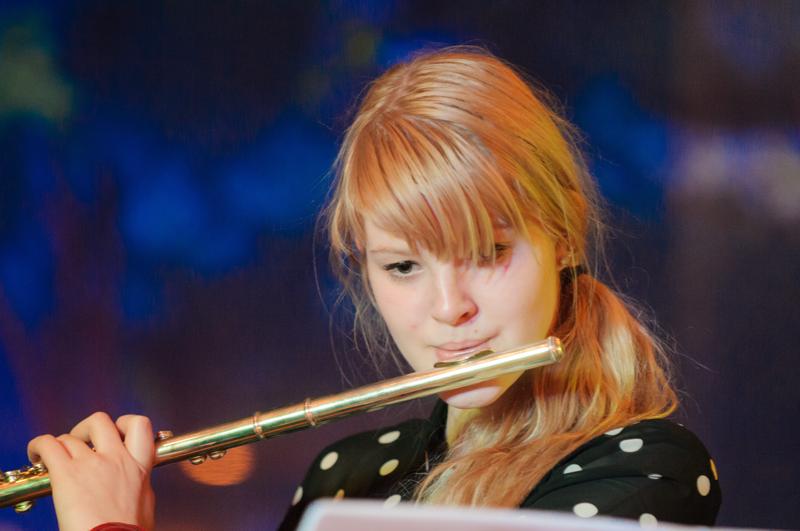  D3C_0916.JPG </br ><small> 2012-04-28 21:06</br >NIKON D300 + 70.0-200.0 mm f/2.8<br /> 170mm 1/60s f/2.8 ISO 2000</small>