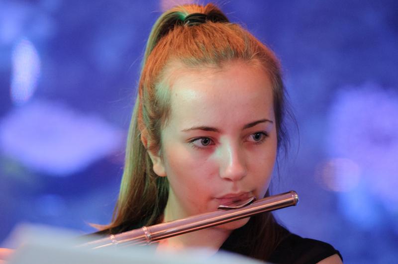  D3C_0923.JPG </br ><small> 2012-04-28 21:09</br >NIKON D300 + 70.0-200.0 mm f/2.8<br /> 160mm 1/40s f/2.8 ISO 2000</small>