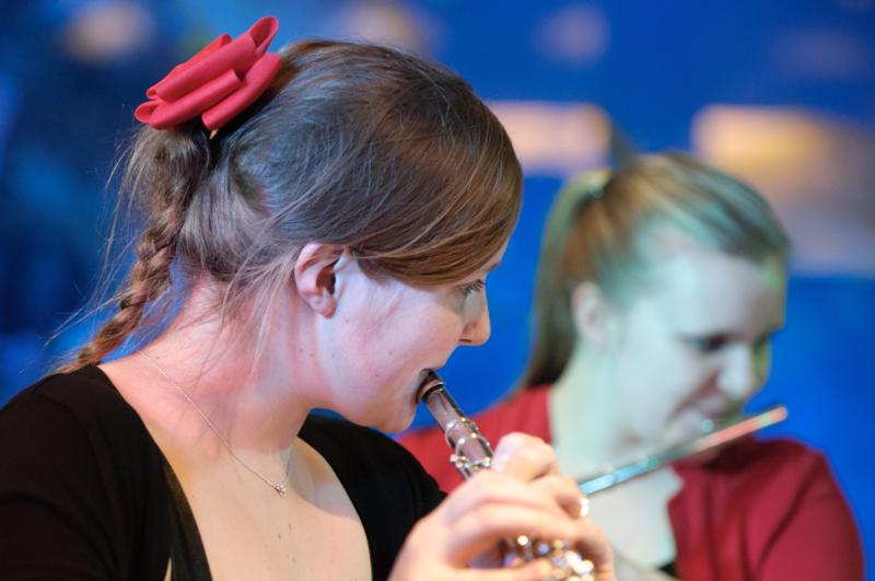  D3C_0970.JPG </br ><small> 2012-04-28 21:26</br >NIKON D300 + 70.0-200.0 mm f/2.8<br /> 110mm 1/60s f/2.8 ISO 2000</small>