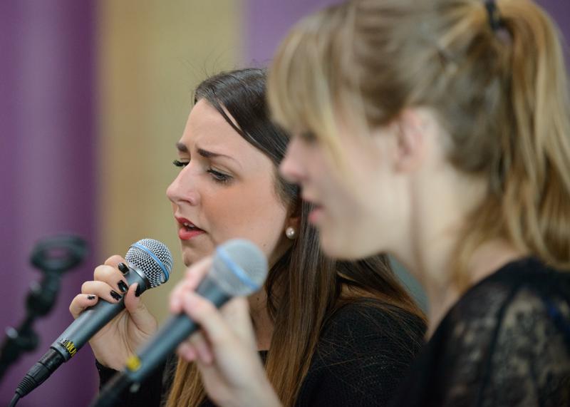  20130504_PB8_5246.JPG </br >Tivoli, 4.-5. Maj 2013</br > <small> 2013-05-04 14:43</br >NIKON D800 + 70.0-200.0 mm f/2.8<br /> 180mm 1/200s f/3.5 ISO 3600</small>