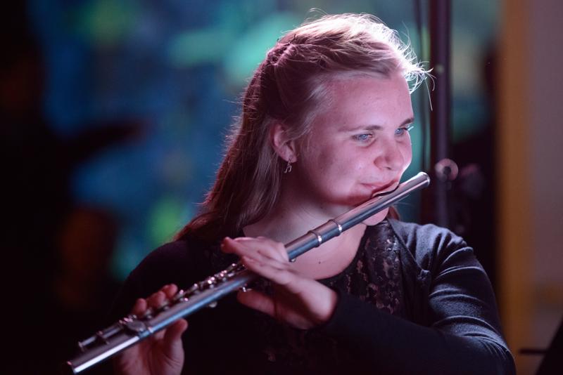  20150502_PB8_7940.JPG </br ><small> 2015-05-02 20:31</br >NIKON D800 + 70.0-200.0 mm f/2.8<br /> 180mm 1/160s f/2.8 ISO 5000</small>