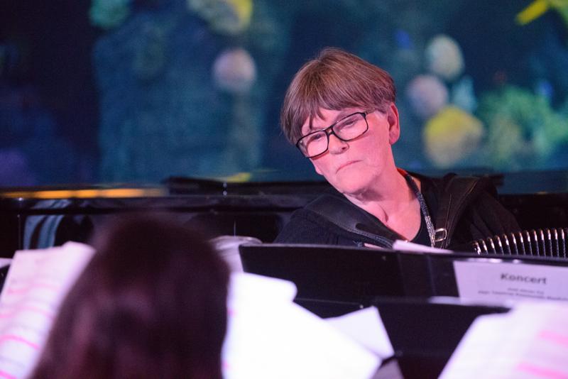  20150502_PB8_7926.JPG </br ><small> 2015-05-02 20:06</br >NIKON D800 + 70.0-200.0 mm f/2.8<br /> 180mm 1/250s f/2.8 ISO 12800</small>