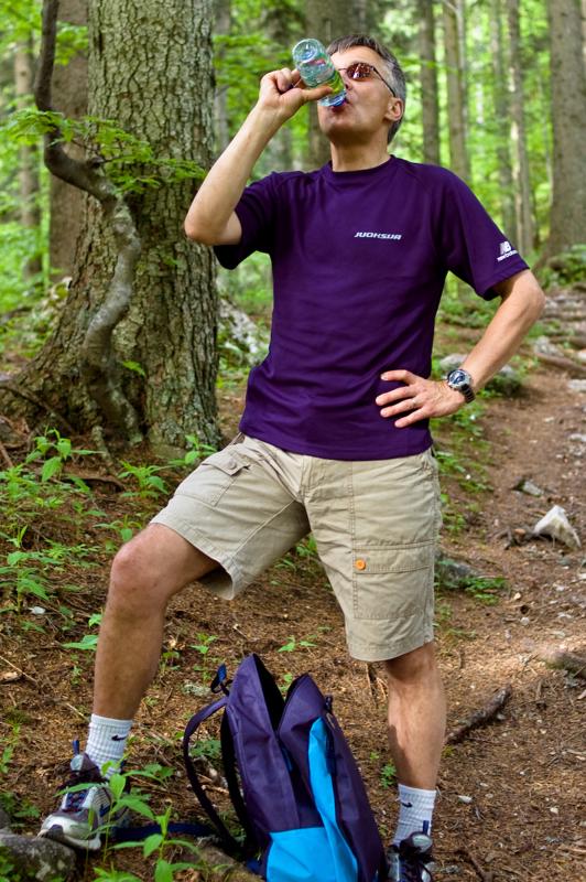  DSC_2169.jpg </br ><small> 2008-05-28 18:12</br >NIKON D70 35mm 1/40s f/2.8 ISO 250</small>