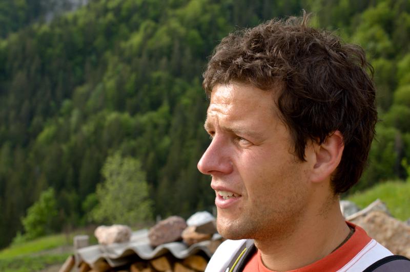  DSC_2187.jpg </br ><small> 2008-05-28 18:24</br >NIKON D70 35mm 1/200s f/5.6 ISO 200</small>