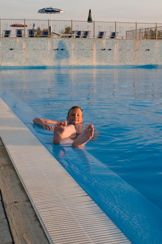  D3C_1988.jpg </br ><small> 2008-07-02 19:55</br >NIKON D300 35mm 1/160s f/8 ISO 200</small>