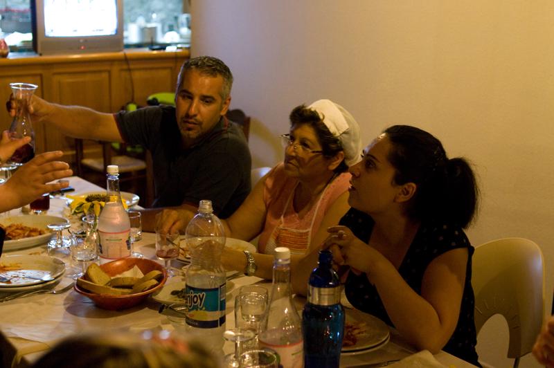  D3C_2349.jpg </br ><small> 2008-07-04 21:35</br >NIKON D300 35mm 1/25s f/2.8 ISO 1600</small>