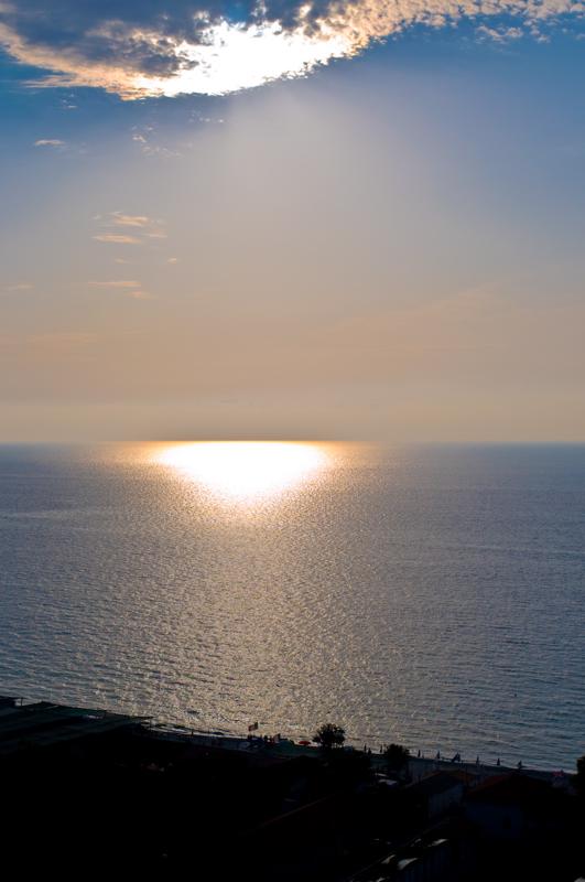  D3C_1770.jpg </br ><small> 2008-06-30 18:49</br >NIKON D300 35mm 1/2500s f/5.6 ISO 100</small>