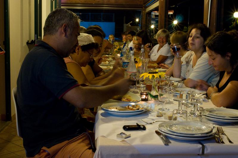  D3C_2340.jpg </br ><small> 2008-07-04 21:30</br >NIKON D300 35mm 1/6s f/5.6 ISO 1600</small>