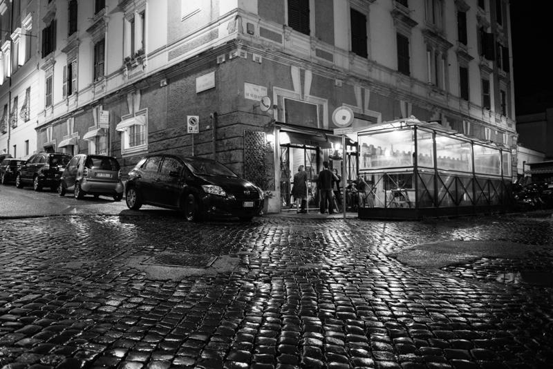  20120930_PB8_1753.JPG </br ><small> 2012-09-30 20:51</br >NIKON D800 + 24.0-70.0 mm f/2.8<br /> 24mm 1/60s f/2.8 ISO 6400</small>