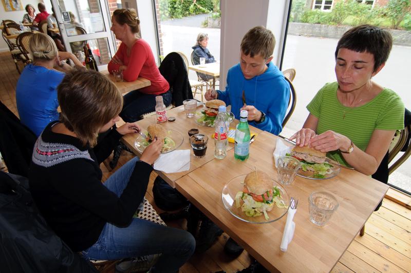  D3C_3490.jpg </br ><small> 2008-08-06 13:50</br >NIKON D300 12mm 1/30s f/5.6 ISO 200</small>