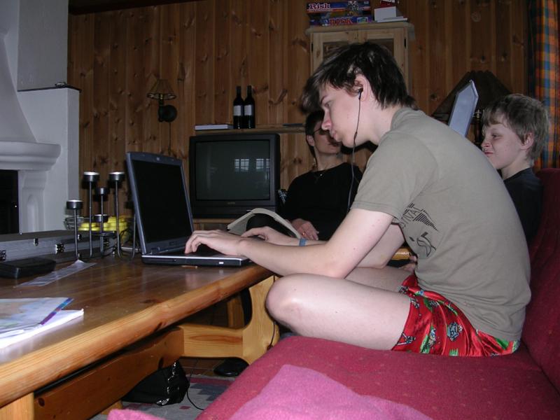  DSCN0825.JPG </br >          </br > <small> 2006-02-25 16:58</br >E3200 5.8mm 10/601s f/2.8 ISO 50</small>