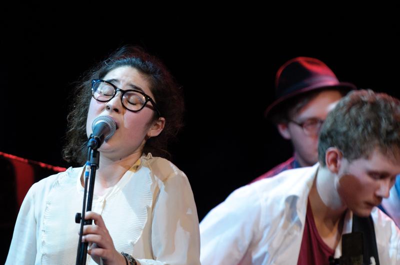  D3C_6847.jpg </br ><small> 2011-03-21 21:20</br >NIKON D300 + 70.0-200.0 mm f/2.8<br /> 170mm 1/60s f/3.2 ISO 1600</small>