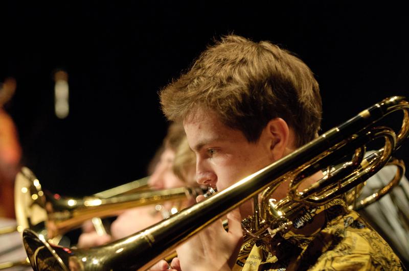  D3C_6913.jpg </br ><small> 2011-03-21 23:13</br >NIKON D300 + 70.0-200.0 mm f/2.8<br /> 110mm 1/50s f/2.8 ISO 1600</small>