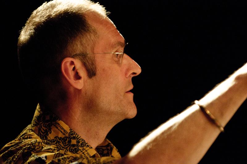  D3C_7010.jpg </br ><small> 2011-03-21 23:44</br >NIKON D300 + 70.0-200.0 mm f/2.8<br /> 190mm 1/25s f/2.8 ISO 1600</small>