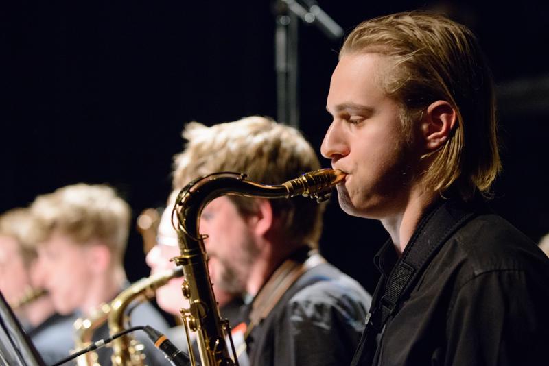  20130430_PB8_4971.JPG </br >Sant Annæ Big Band og MGK hold, Jazzhouse April 2013</br > <small> 2013-04-30 21:46</br >NIKON D800 + 70.0-200.0 mm f/2.8<br /> 86mm 1/80s f/3.2 ISO 6400</small>